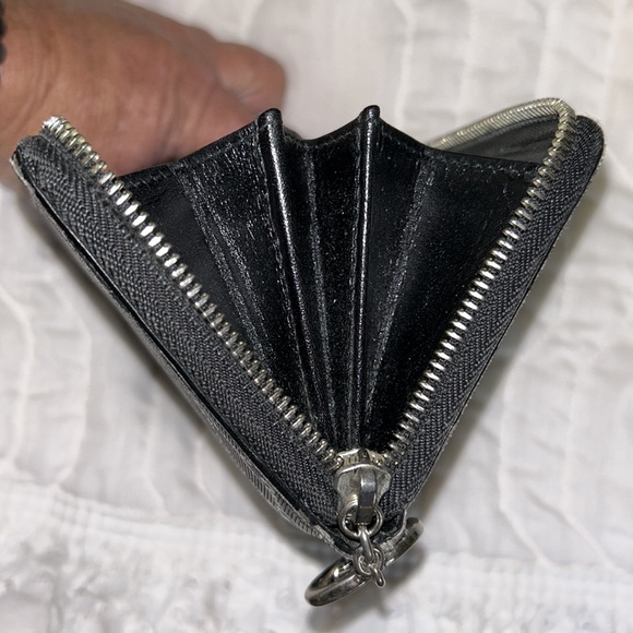 🚨 ZIPPER LINE IS OFF TRACK AND NOT FUNCTIONING PROPERLY🚨 - Picture 9 of 13